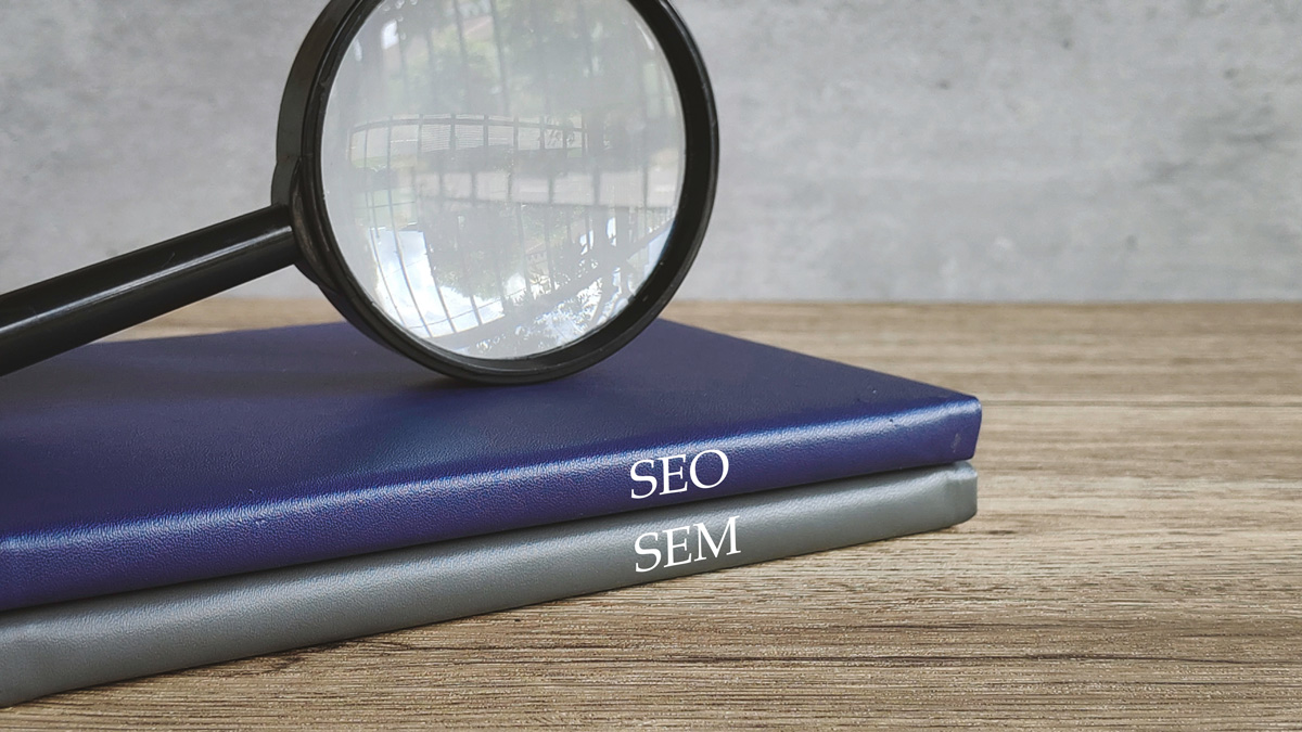 magnifying glass books for dental seo